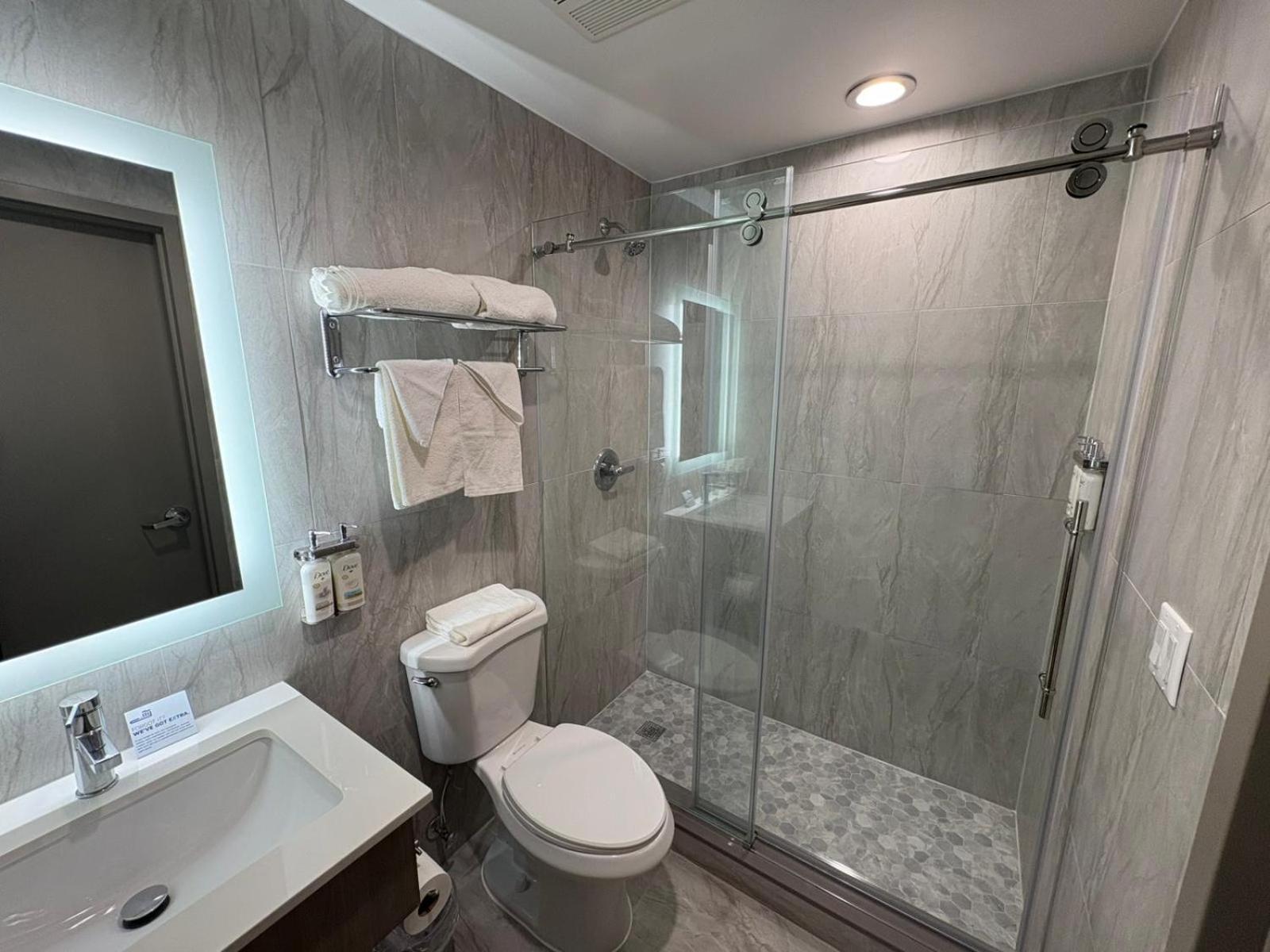 ניו יורק Holiday Inn Express & Suites מראה חיצוני תמונה